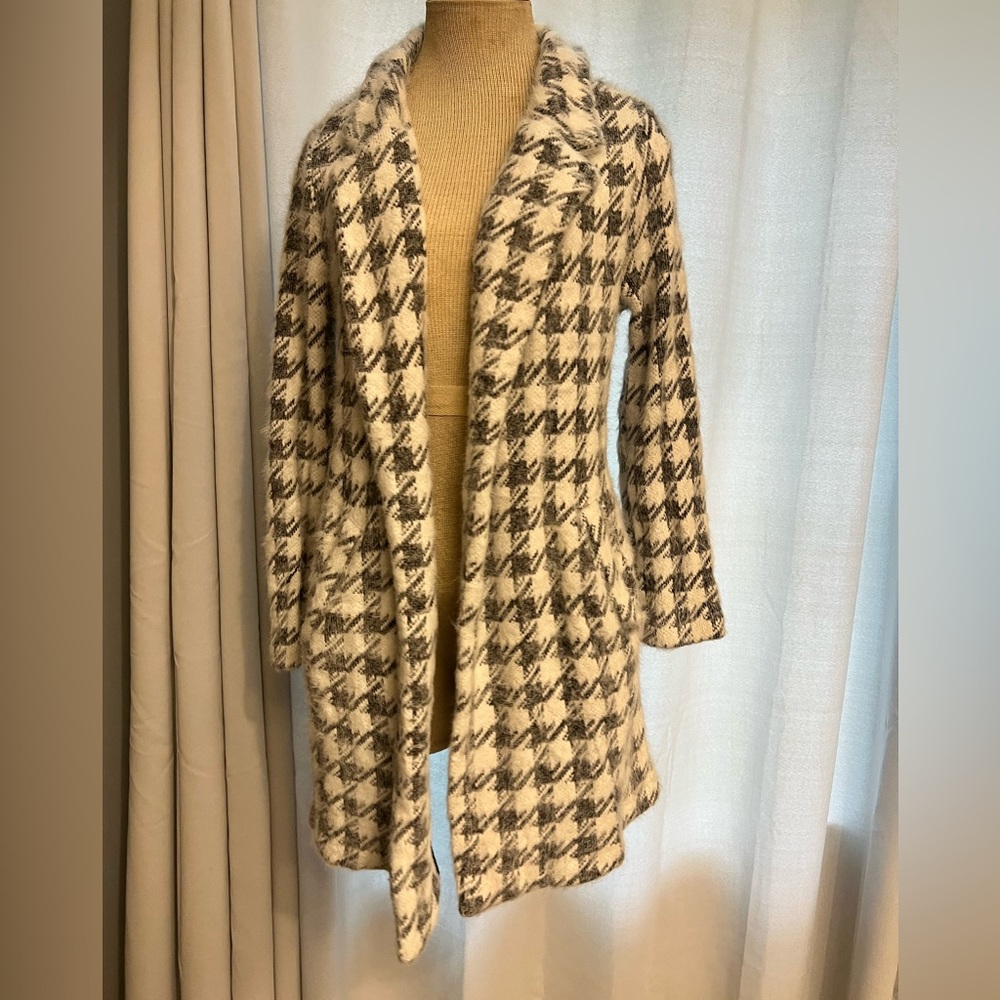 Melloday black and white fussy cardigan size small pockets on either side women
